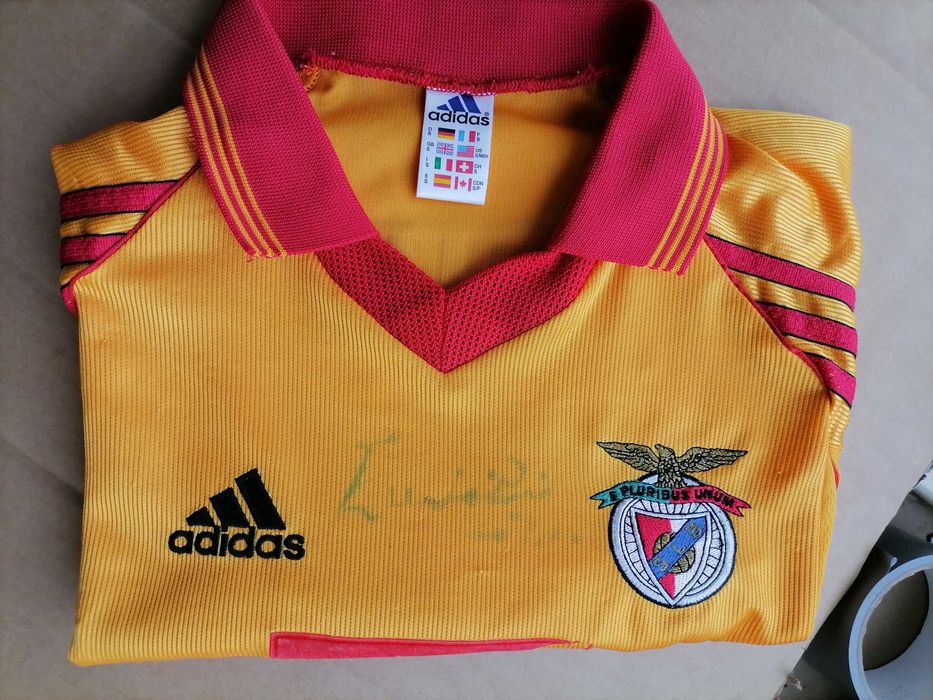 Emoldurar EUSÉBIO Camisola Autografada Ano 2000 (Autenticidade)