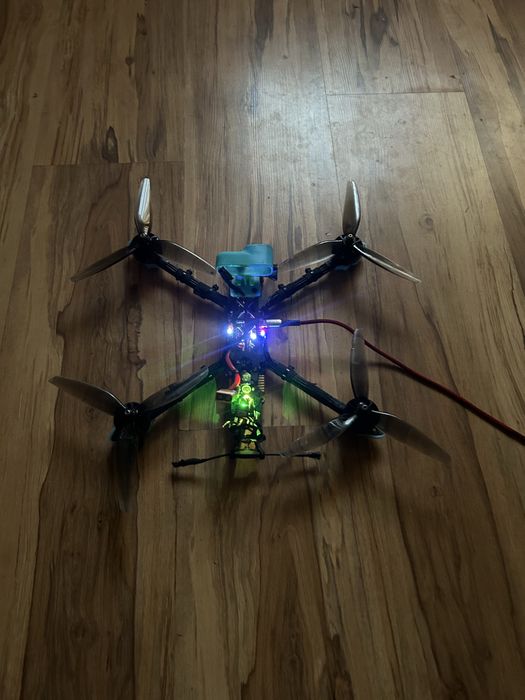Sprzedam drona speedy bee FPV na części lub do odbudowy – karbon, 2 kamery, GPS