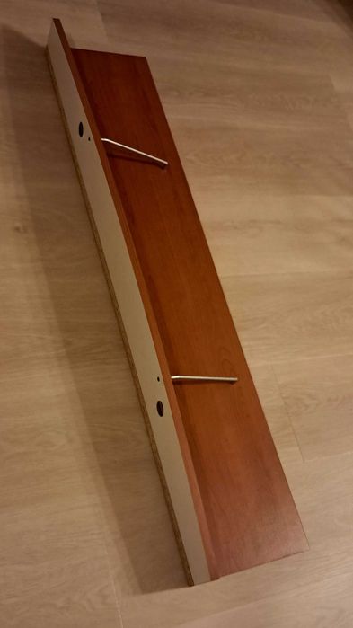 Elegancka półka na ścianę