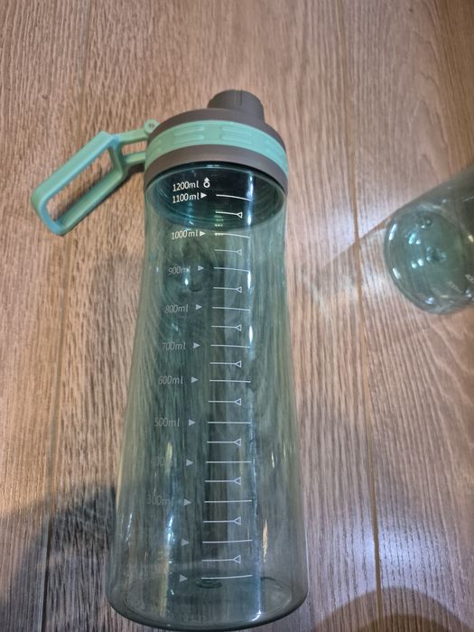 2 duże bidony na wodę / napoje 1,2l