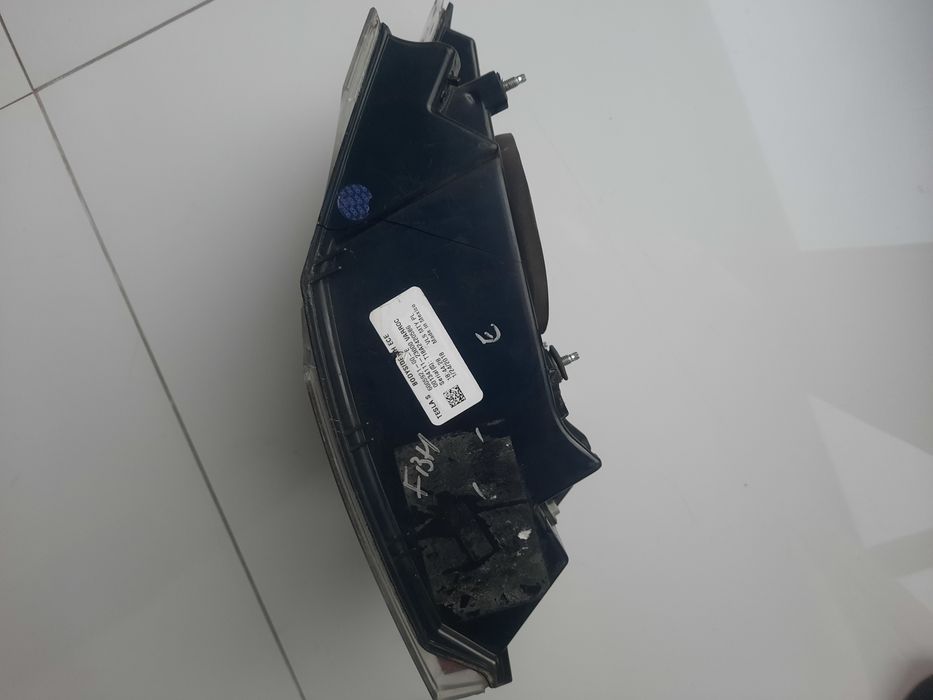 Lampa prawy tył Tesla model S w błotnik Europa