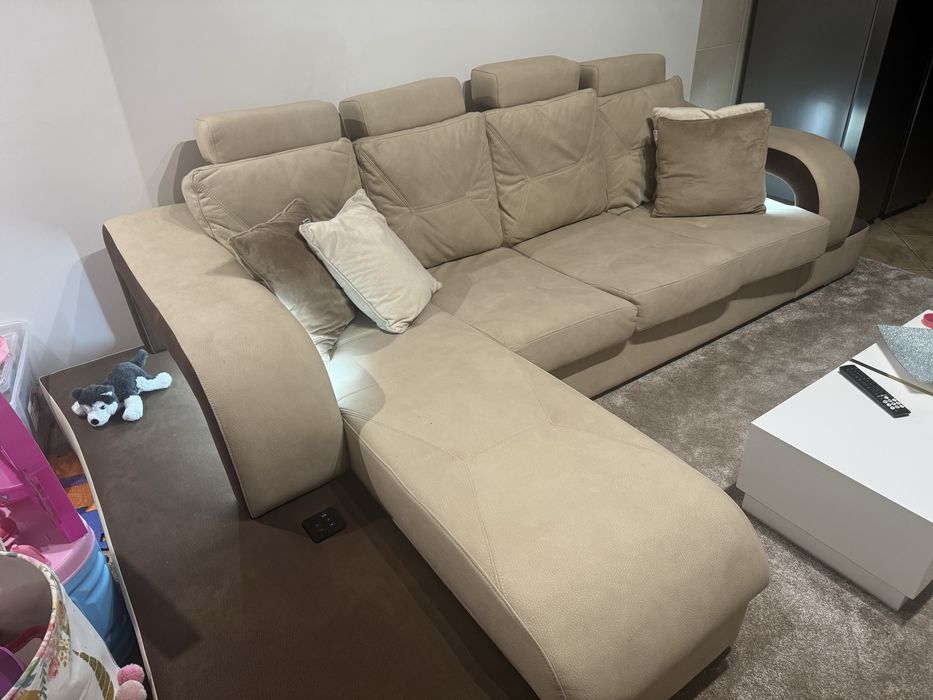 Sofa com led e sistema de som