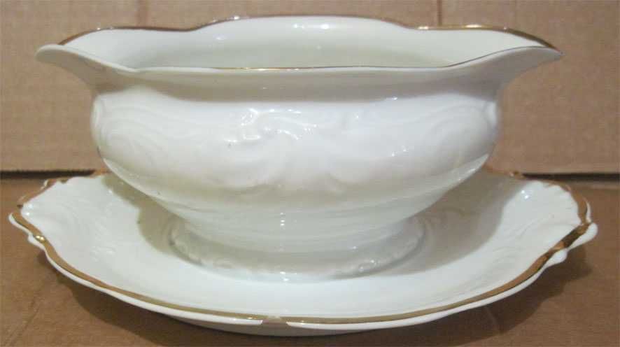 Фарфоровая соусница с подставкой