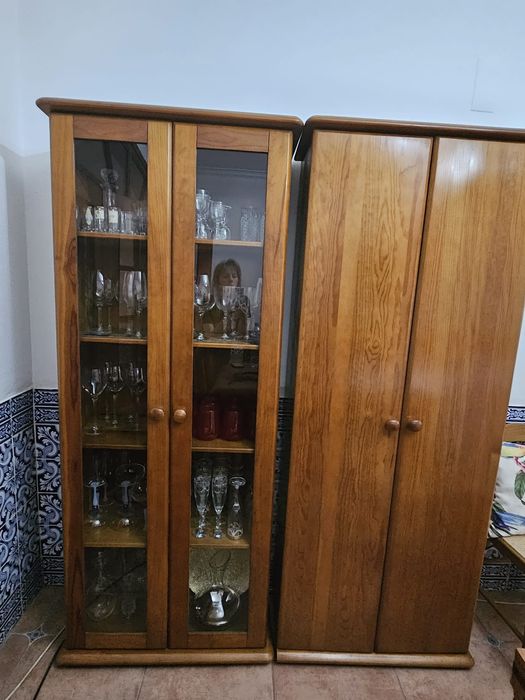 Móveis em madeira novos para arrumação de loiças, copos, etc