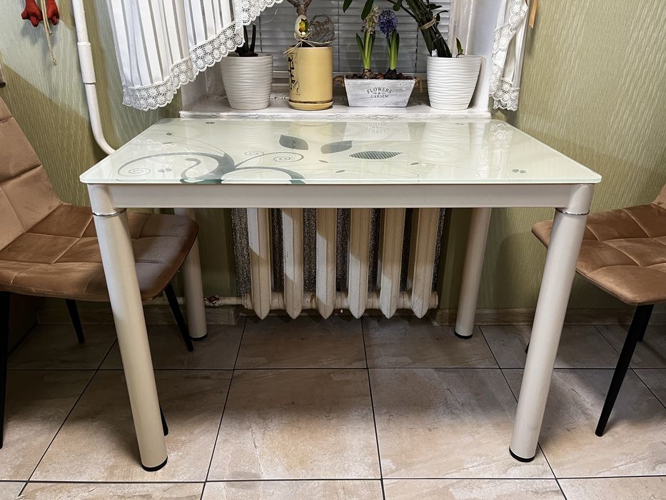 Стіл скляний кухонний