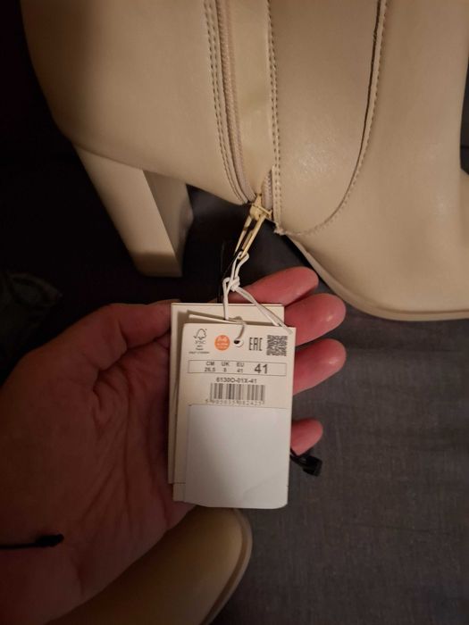 Reserved kozaki za kolano obcas kremowe 41