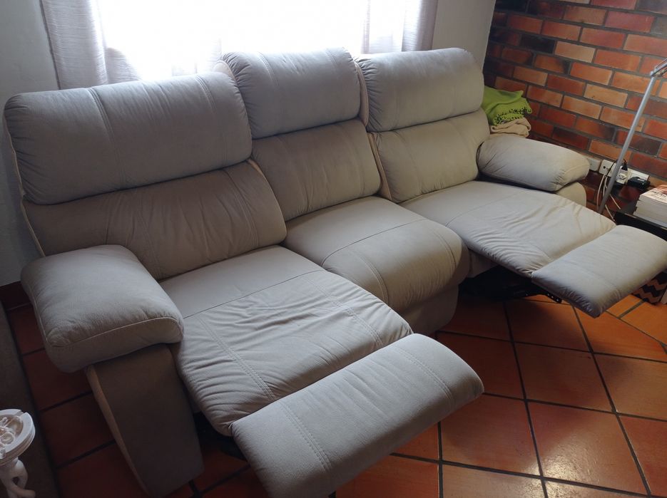 Sofá com  Relax.
