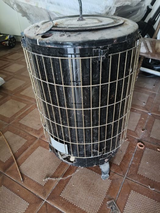 Salamandra de aquecimento salamandra de aquecimento usada em bom estado