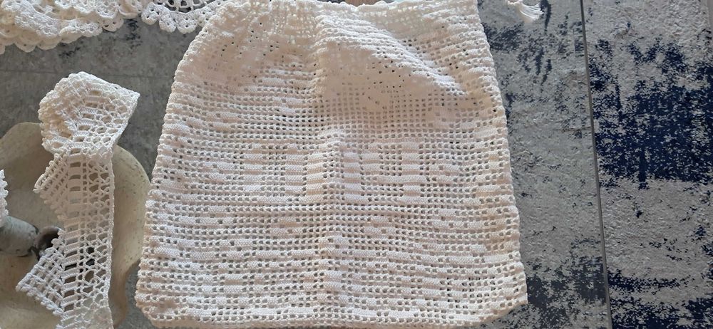 Trabalhos em renda feito à mão
