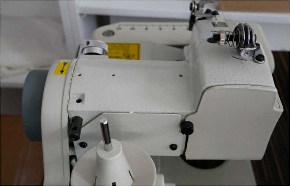 podszywarka z krzywą igłą