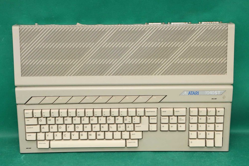 Zabytek sprzed lat komputer ATARI 1040ST