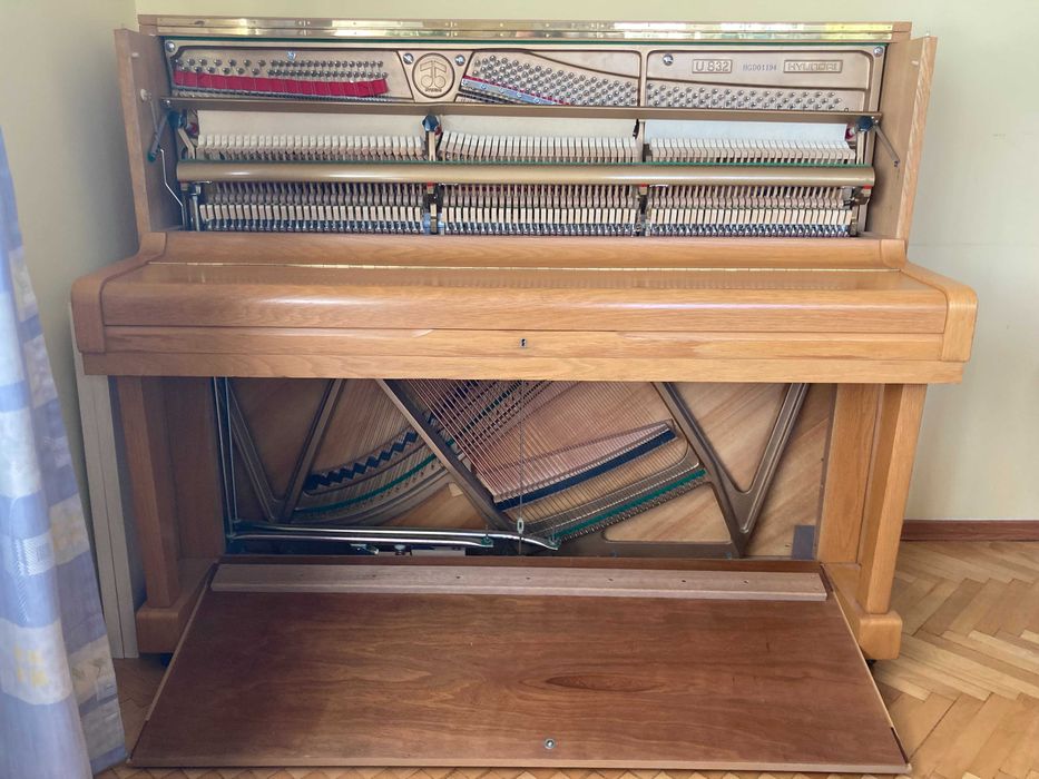 Pianino marki Hyundai