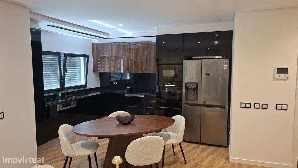 Apartamento T3 com varanda e garagem em Faro