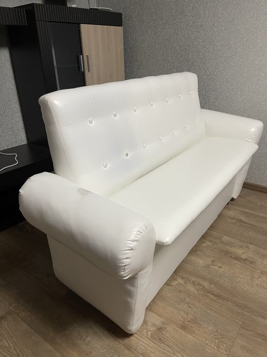 Диван для кафе,бар, кухні,корридору та офісів з нішею білого кольру.