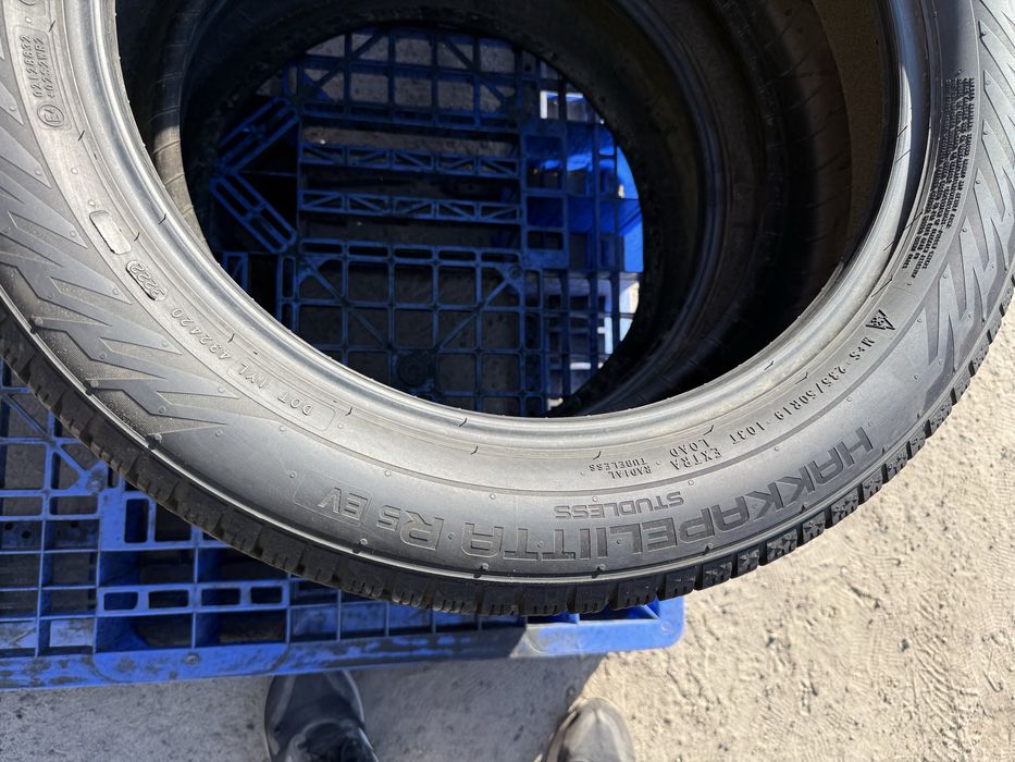 235/50 r19 Nokian Hakkapeliitta R5 Резина зимняя