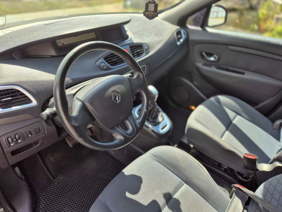 Renault Grand Scenic 2010, 2.0 бензин, автомат (обмін/кредит)