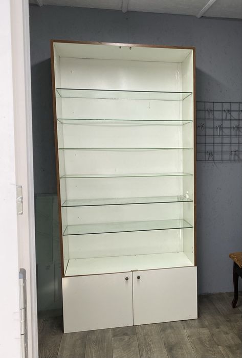 Стелажі 4 шт.