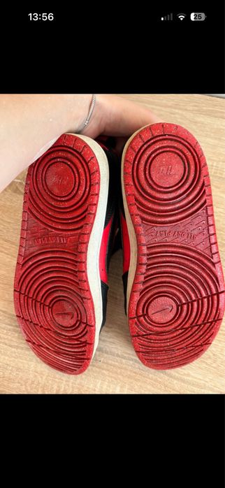Buty Nike czerwono-czarne
