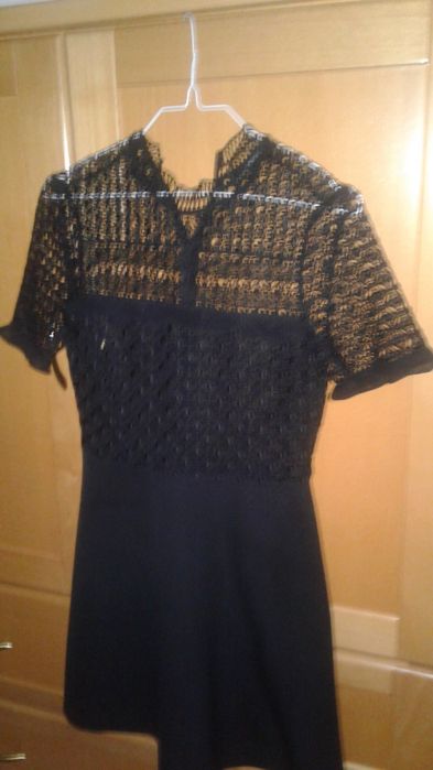 Vestido preto de manga curta ( Zara)