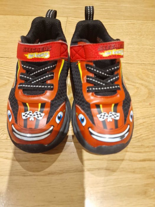 3 pares de Sapatilhas adidas e skechers