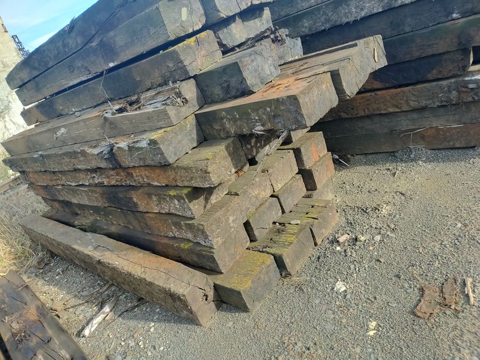 Kolejowe, Drewniane Belki Na Murki Oporowe, Ścieżki, Palisady