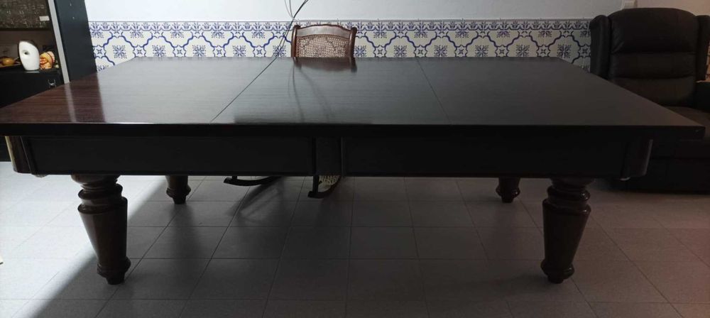 Mesa de Snooker com tampo que faz uma ótima mesa de refeição