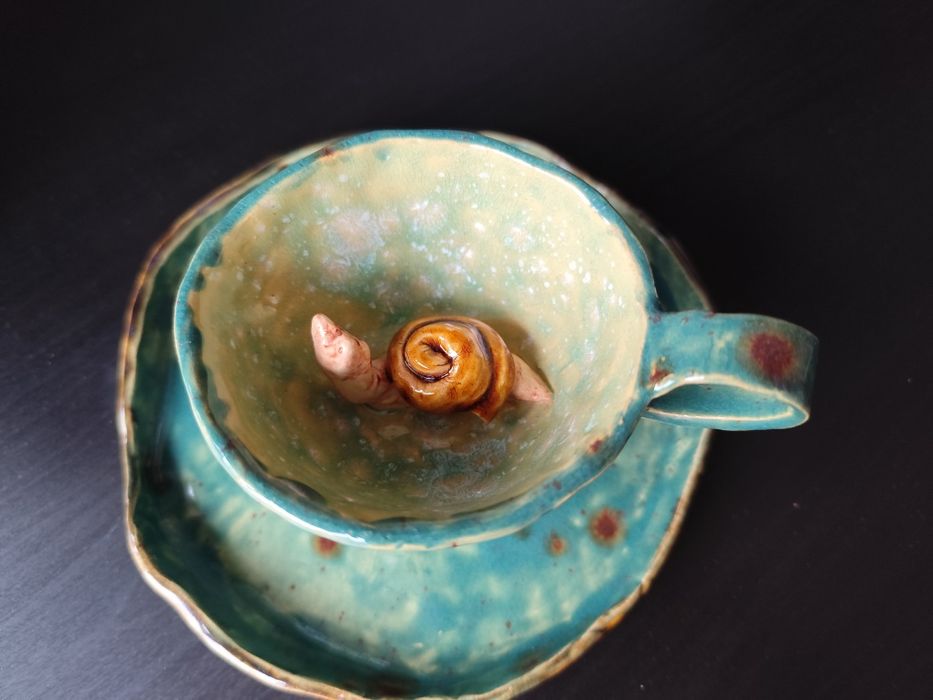 Filiżanka na nóżkach ze ślimakiem i spodkiem handmade