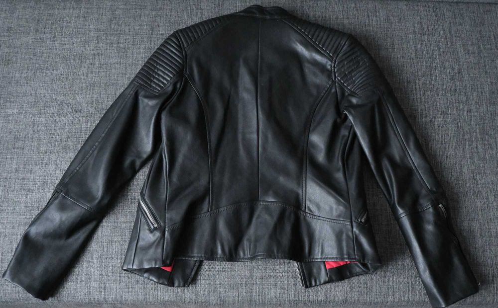 Czarna ramoneska H&M | Pikowane ramiona | Czerwona podszewka