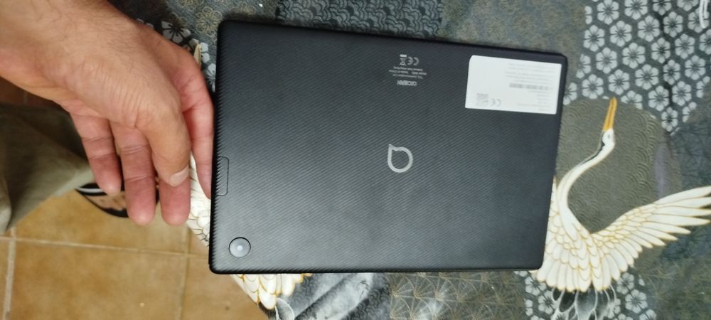 Tablet with broken screen but working64553057494657123