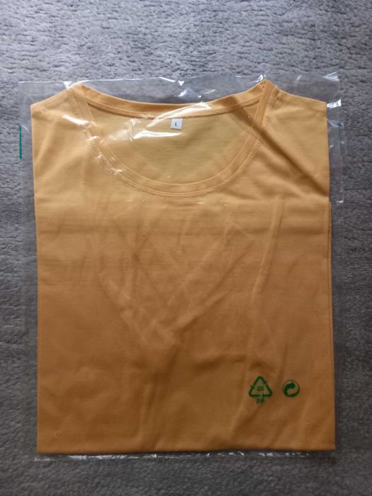 Lote 110 T-shirts mulher novas e embaladas