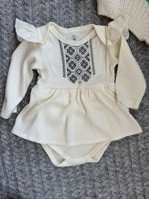 Нарядный костюм на девочку, и два одеялка