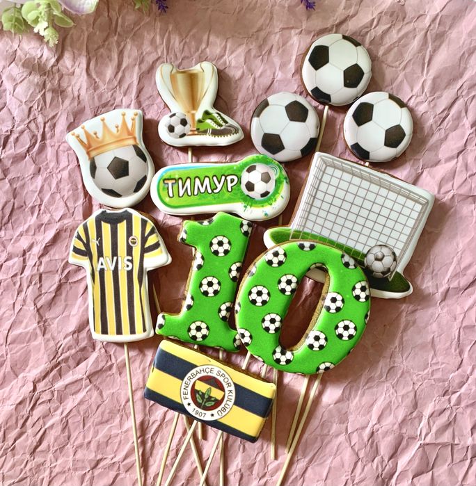 Декор для торта. Пряники з ручним розписом та харчовим друком