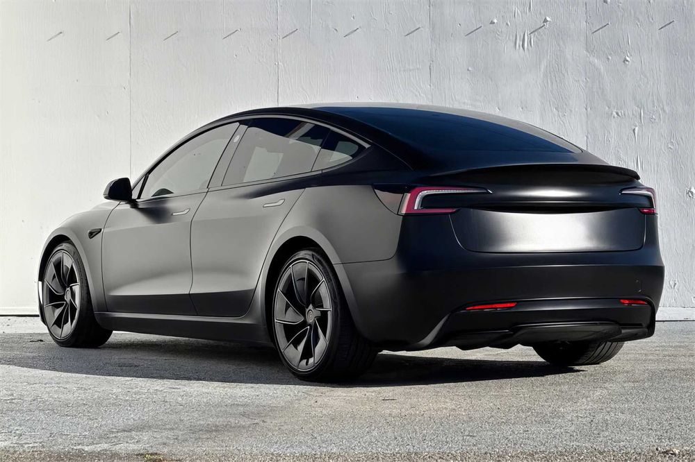 Tesla Model 3      2024