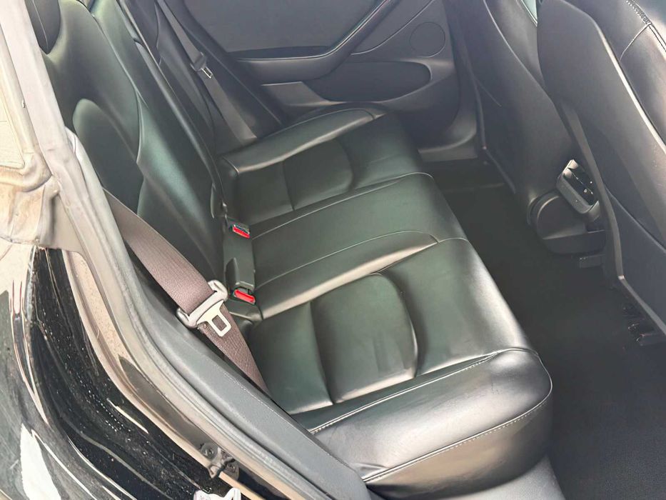 Tesla Model 3 Long Range      2022