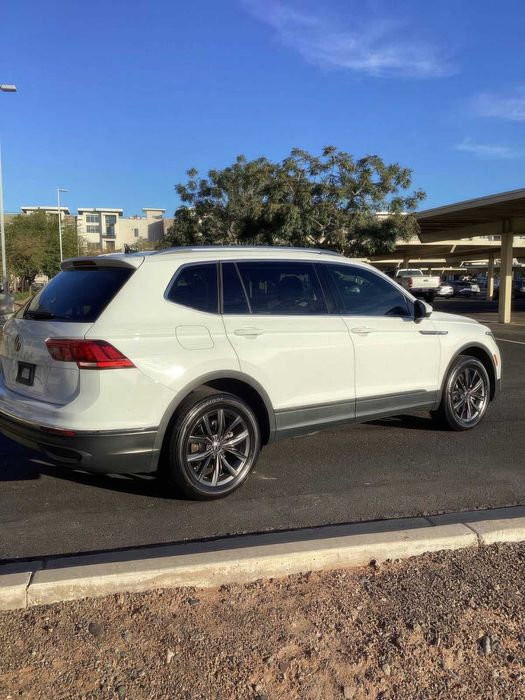 Volkswagen Tiguan      2022