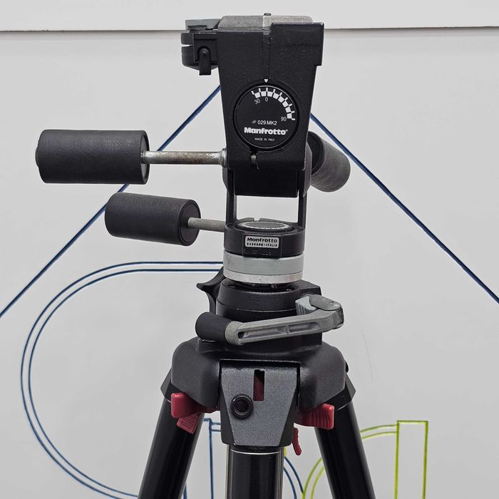 Tripé Manfrotto 058B + Cabeça 029 MK2 (3-Way)