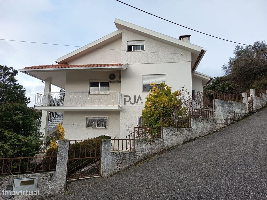 Moradia T5 em Ferreirós do Dão, Tondela