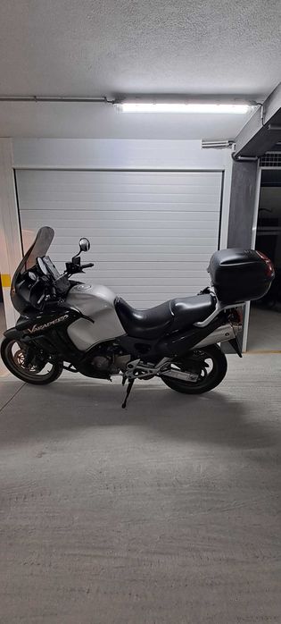 Honda Varadero, 1999 em excelente estado de conservação, sempre de garagem, pronta para fazer muitos kilometros