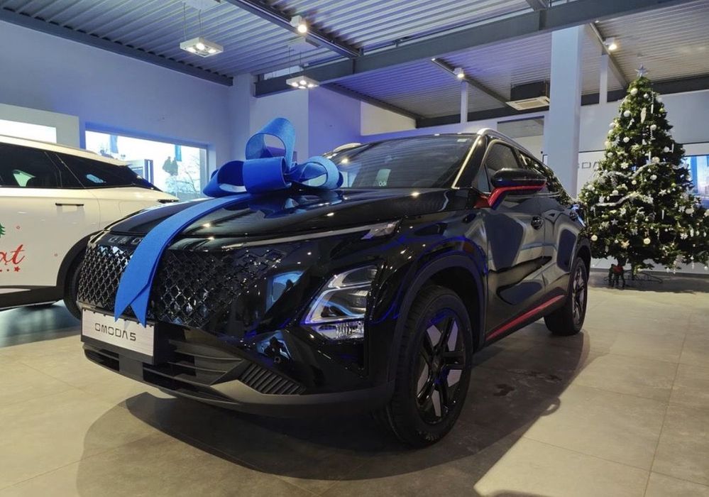 Omoda 5 Omoda 5 hybrid wersja premium,czerwone elementy wykończenia