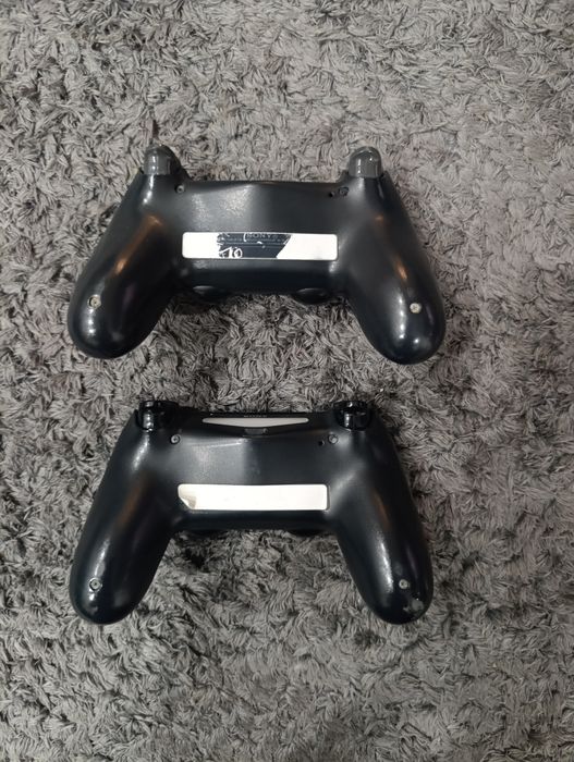 PS4 slim z dwoma kontrolerami