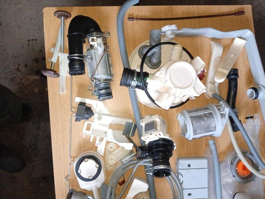 Zmywarka Elektrolux ESL65070R na części.