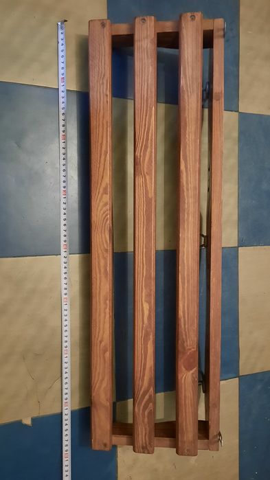 Вешалка резная деревянная с хорошими  крючками