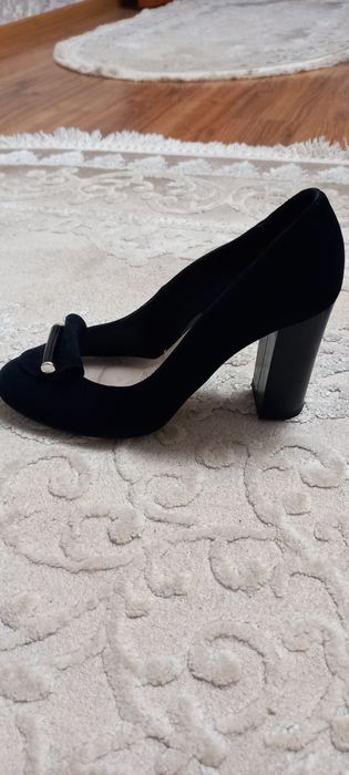 Туфлі з натурального замшу.