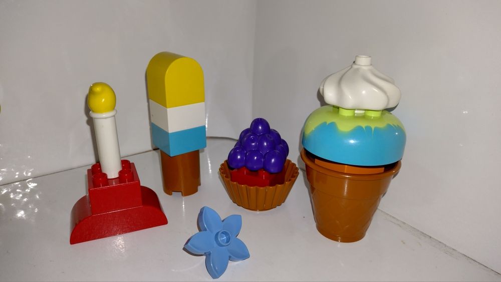 LEGO DUPLO 10817 Kreatywny kuferek: bałwan + motyl + lody + prezent