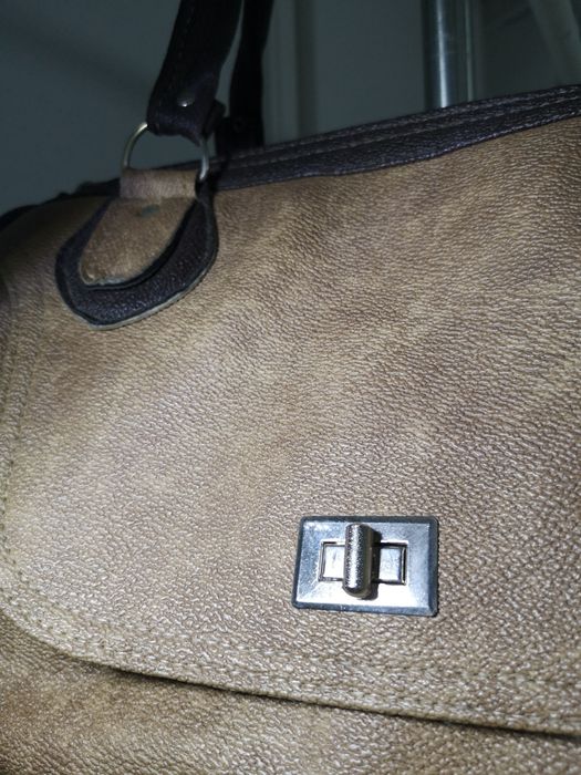 Mala castanha com fecho