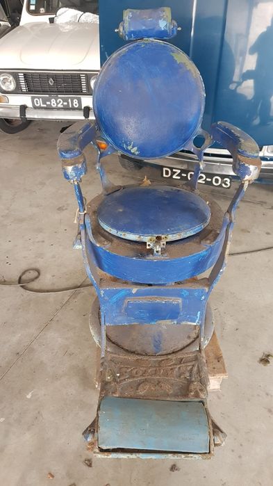 Cadeiras de barbeiro antigas