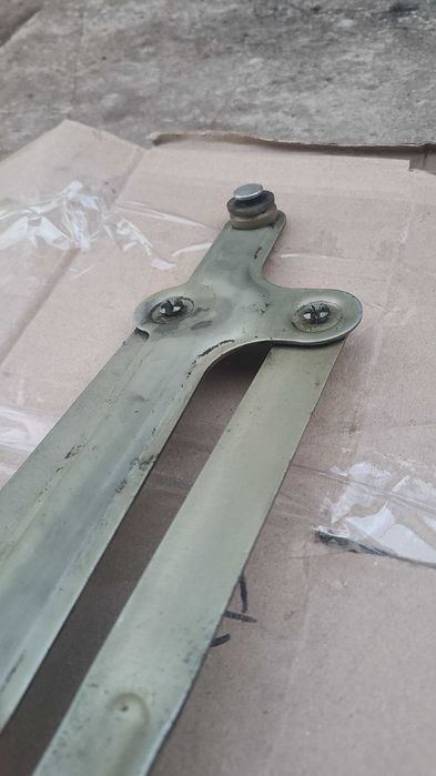 Стекло подъемник Таврия (правый передний)