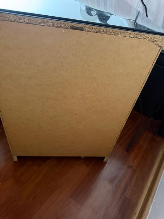 Cómoda Malm 2 gavetas com Vidro