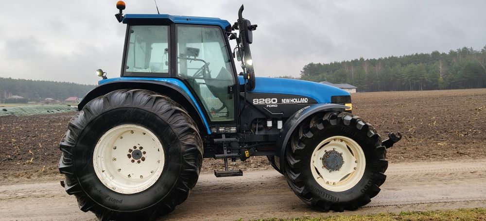 New Holland -Ford 8260