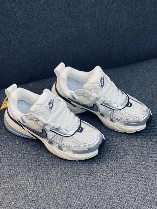 Кросівки Nike V2K run